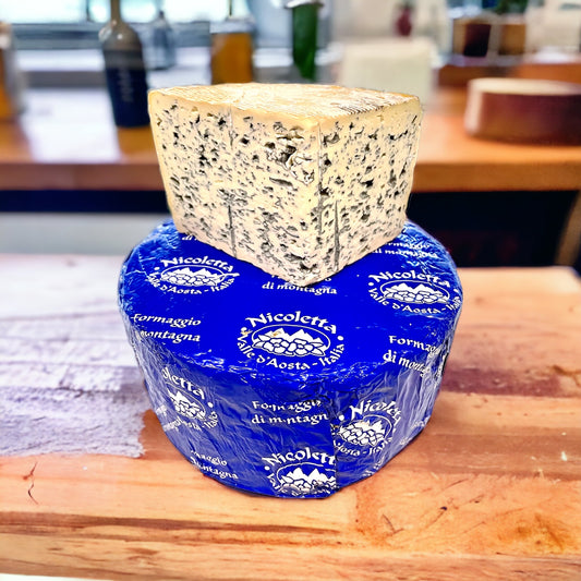 Bleu by Nicoletta